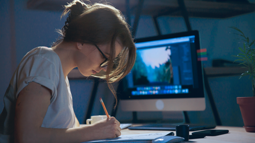 How to Become a Graphic Designer: Guide 101