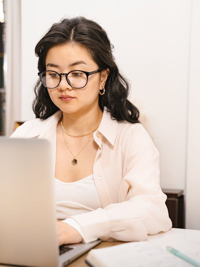 3 Colleges Offering MBA in Digital Marketing