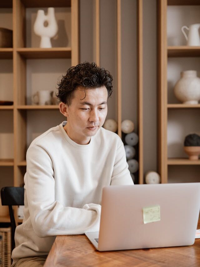 Business Analyst vs Data Analyst: Who Earns More?